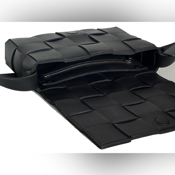 Bottega Veneta Intrecciato Cassette Bag (black calfskin leather) - Picture 2 of 10